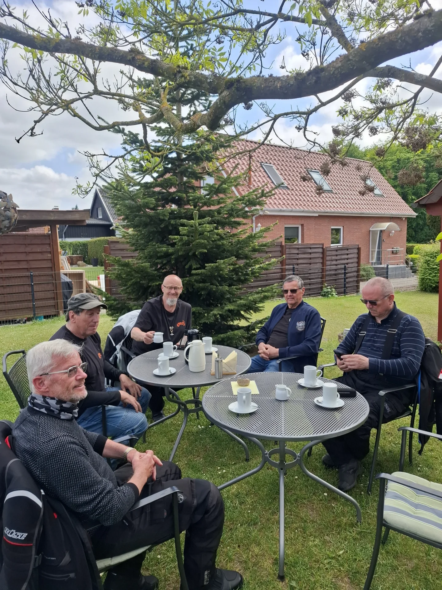 Cafe Mustin Garten 1