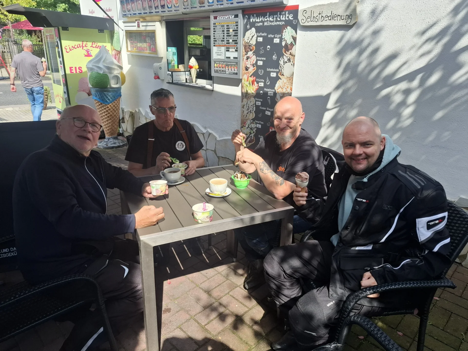 Rollerfreunde Prignitz genießen ein Eis