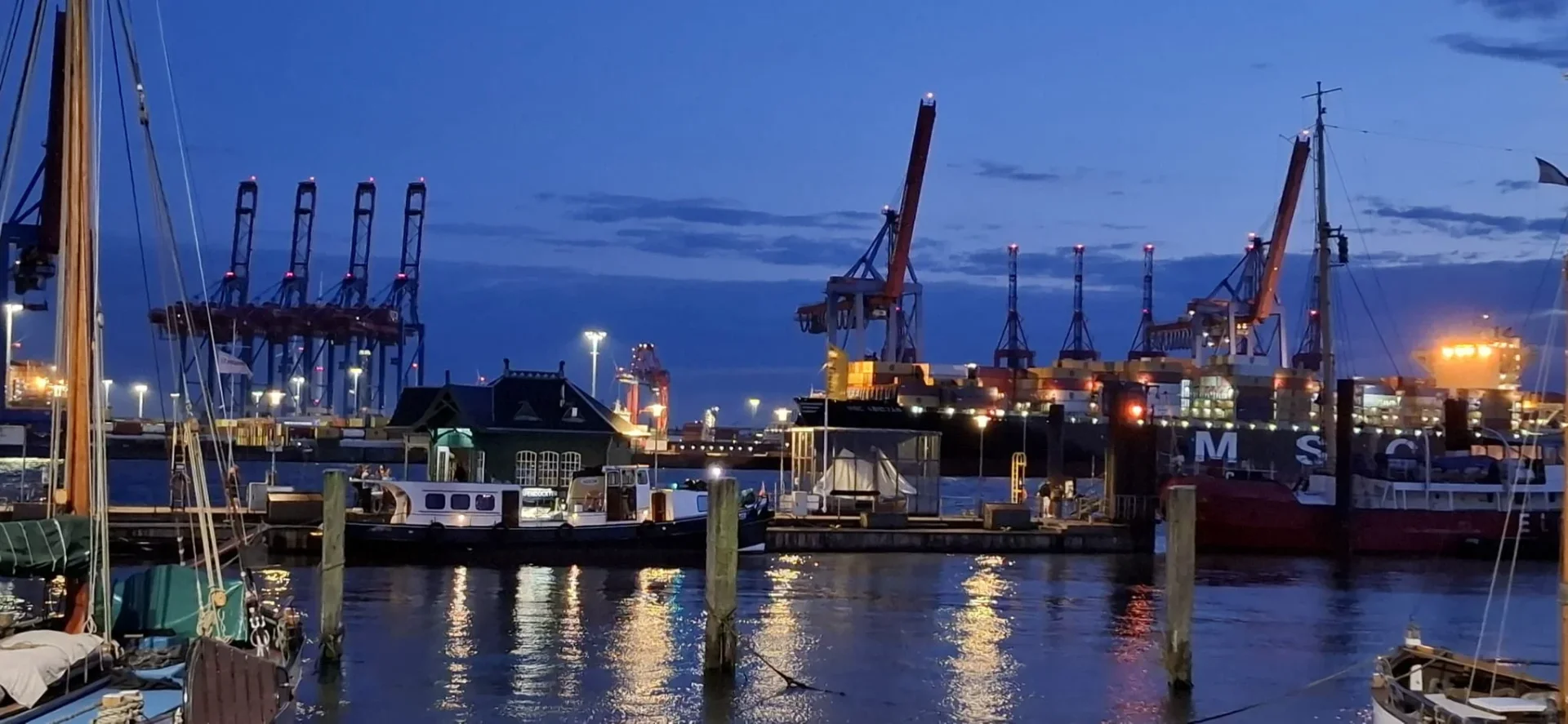Hamburg Hafen bei Nacht