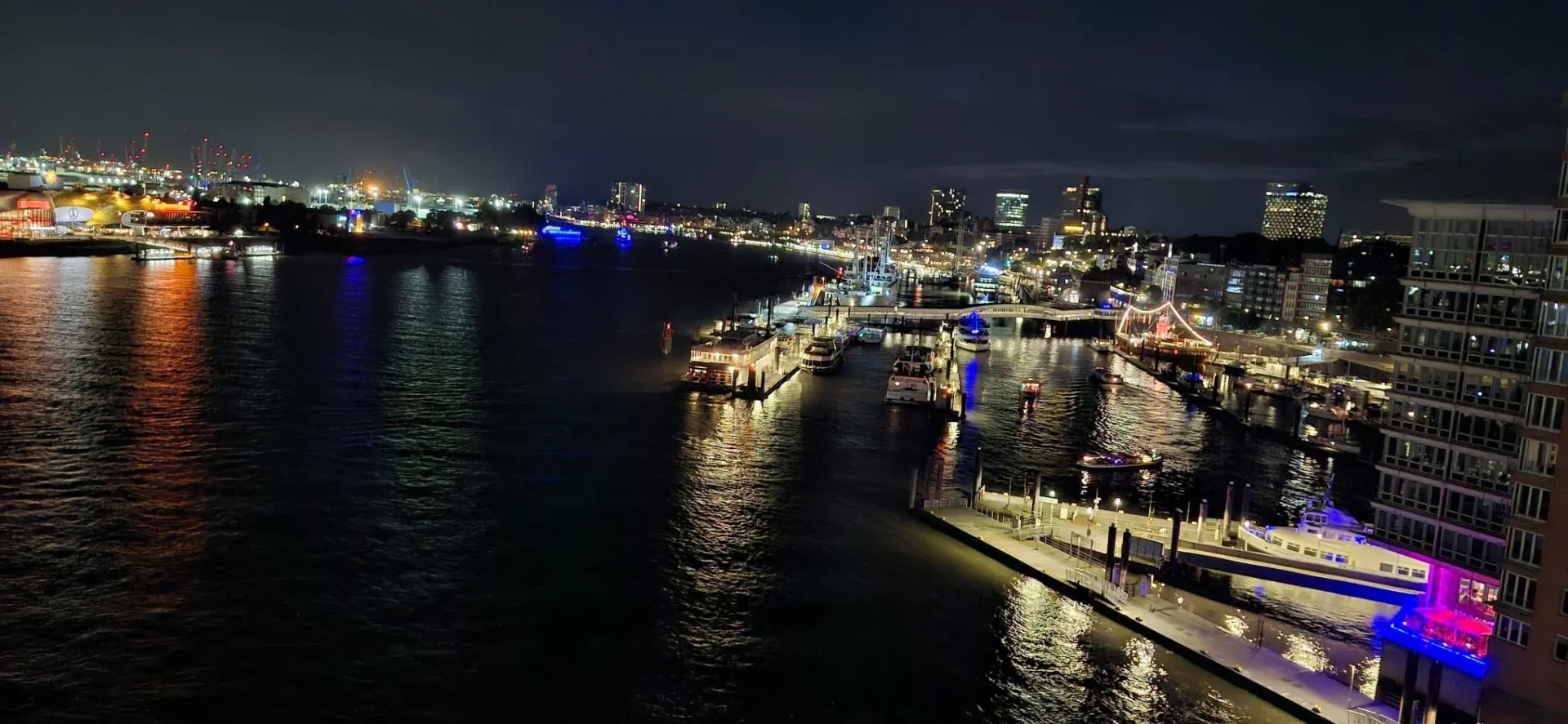 Hamburg bei Nacht