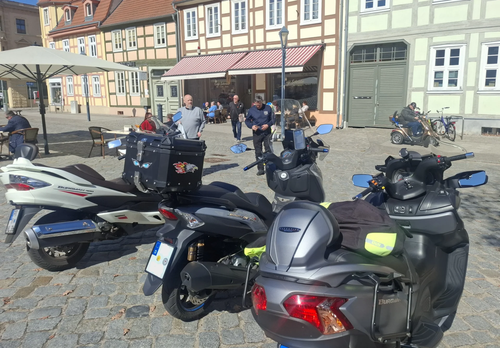 Vor dem Cafe
