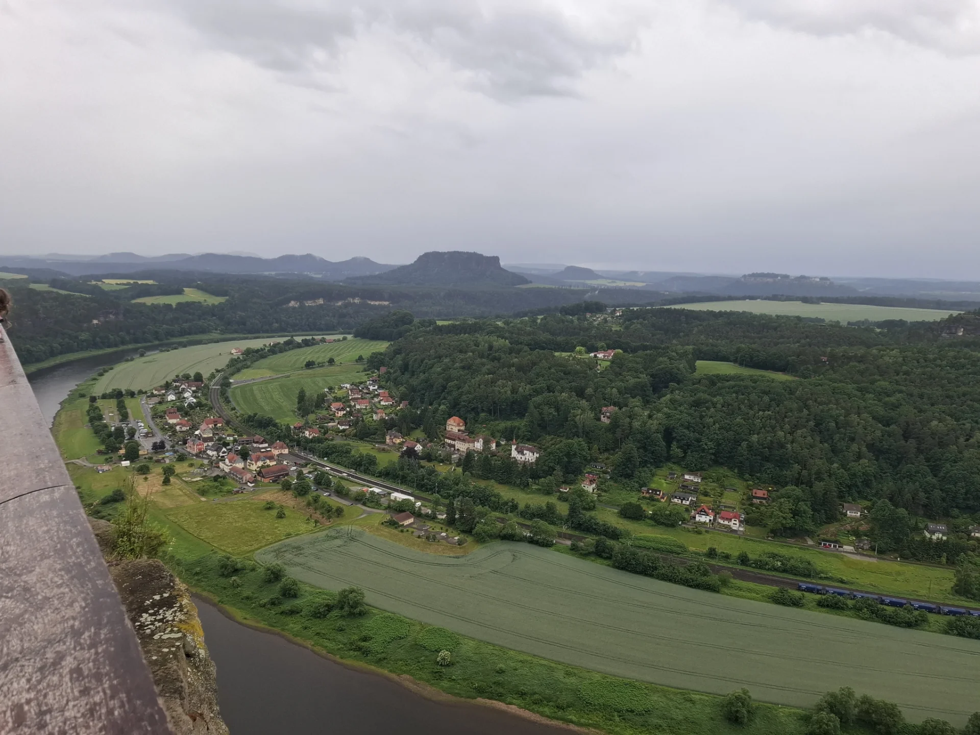 Blick vom Bastei-Felsen auf das Elbtal