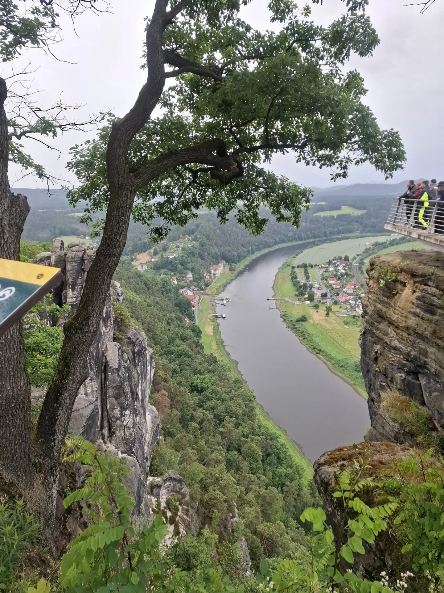 Blick vom Bastei ins Elbsandsteingebirge