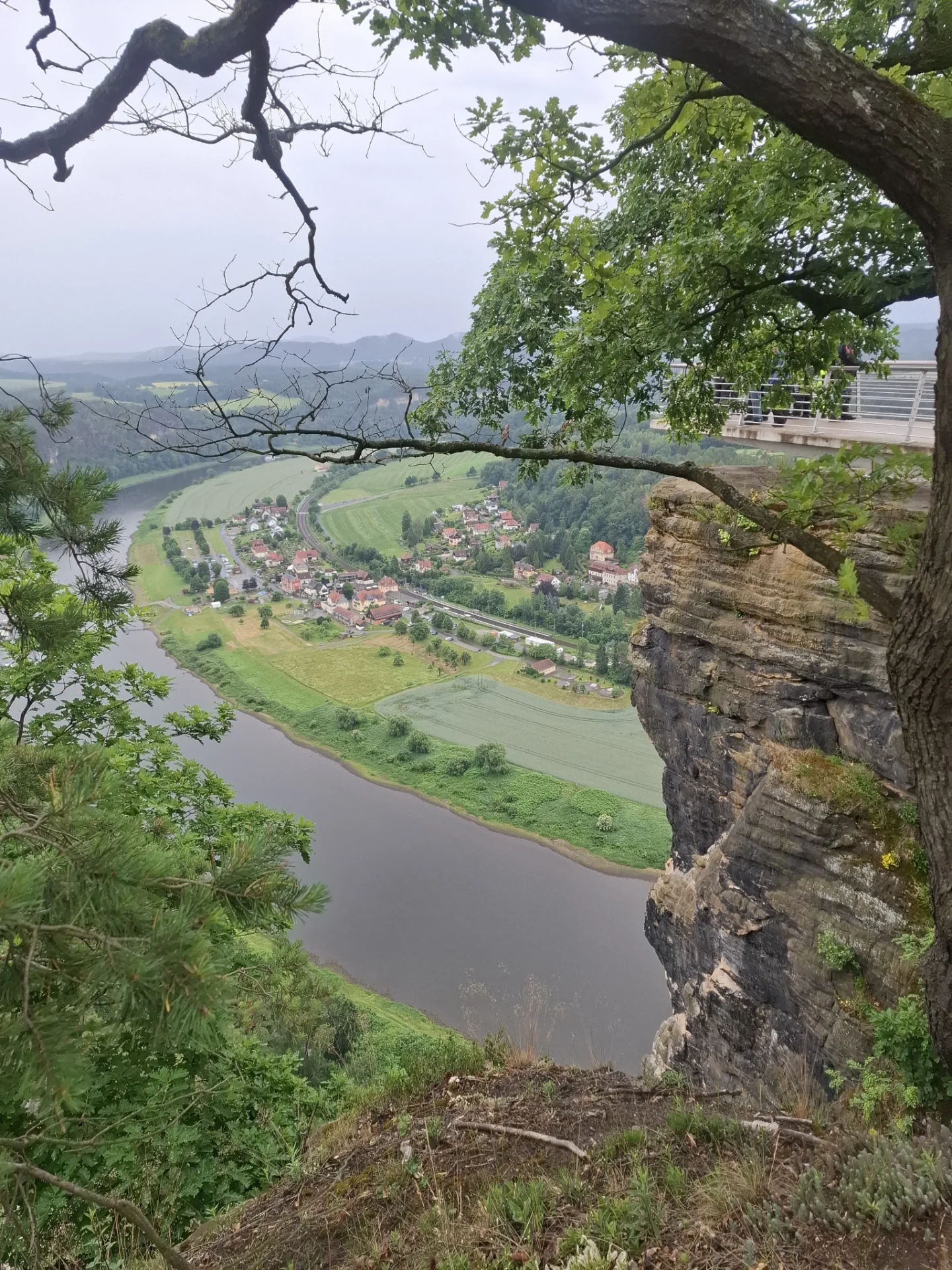 Blick vom Bastei ins Elbsandsteingebirge