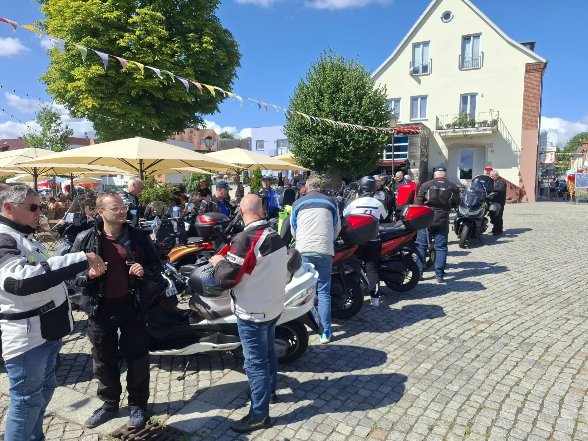 Motorroller sorgen für Aufsehen in Malchow