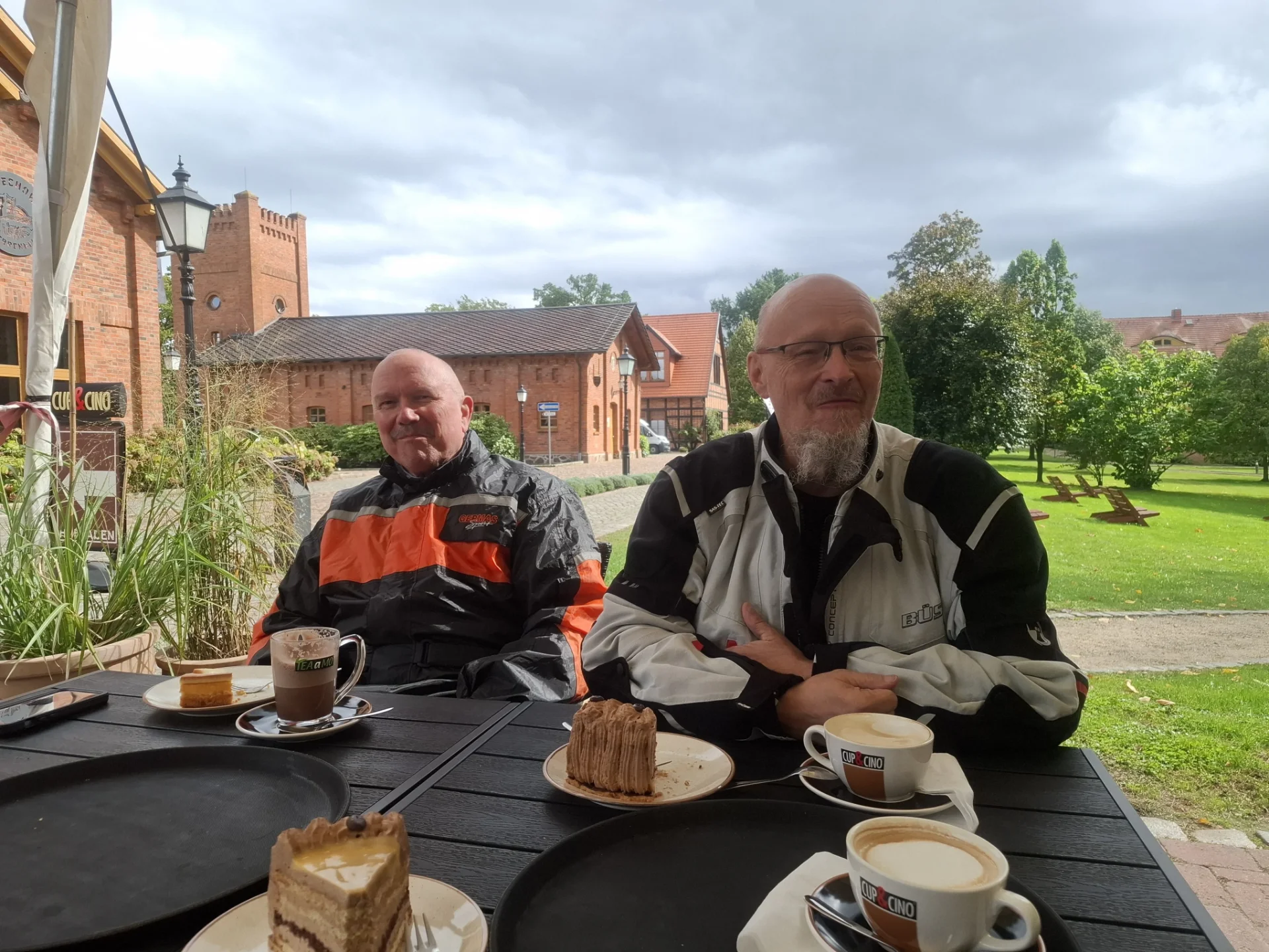 Kaffee und Kuchen auf Gut Schwechow