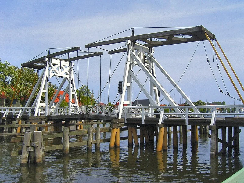 historische Holzklappbrücke in Wieck bei Greifswald